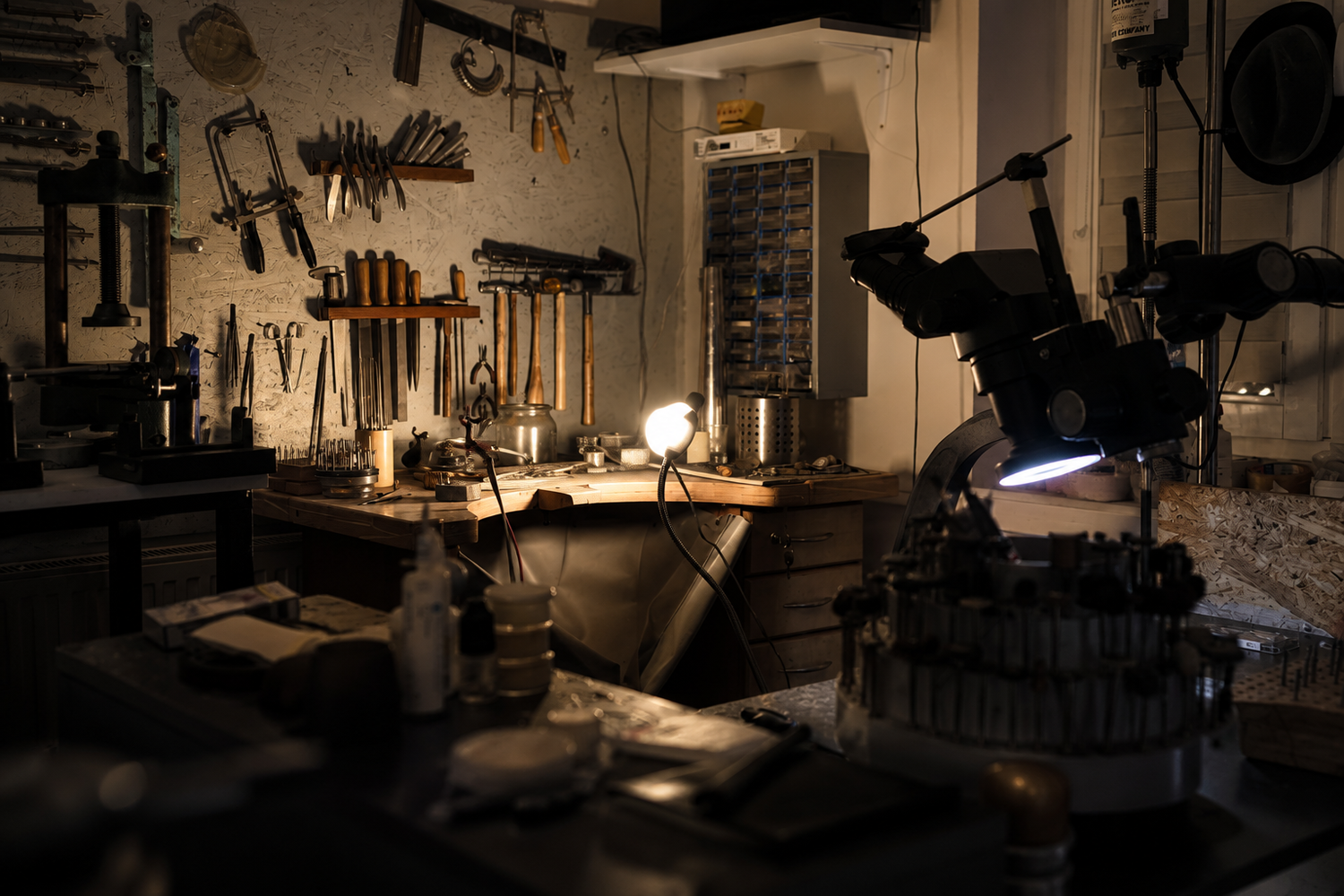 JYOCO Jewellery workshop in Poznań, where bespoke jewellery, artisan jewellery and custom gemstone pieces are designed and handcrafted