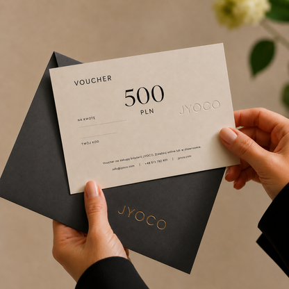 JYOCO voucher for 500 PLN held by a person with a black envelope on a beige background